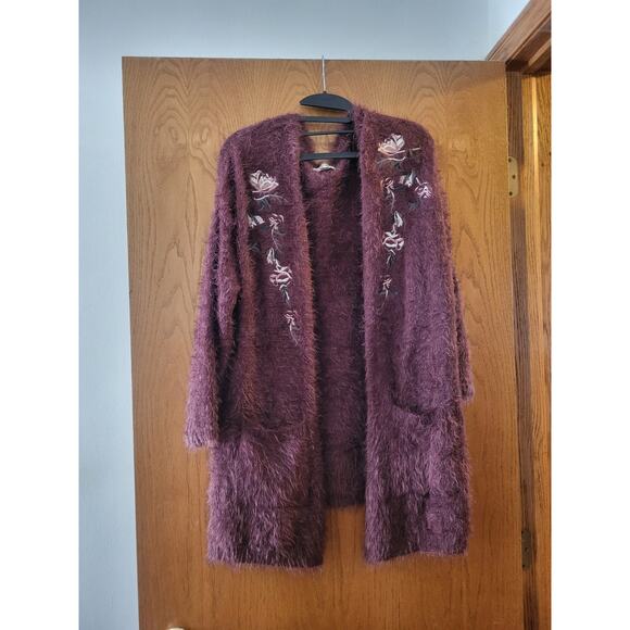 Knox Rose Eyelash Fuzzy Maroon Floral Embroidered Detail Cardigan EUC Medium - Picture 2 of 6
